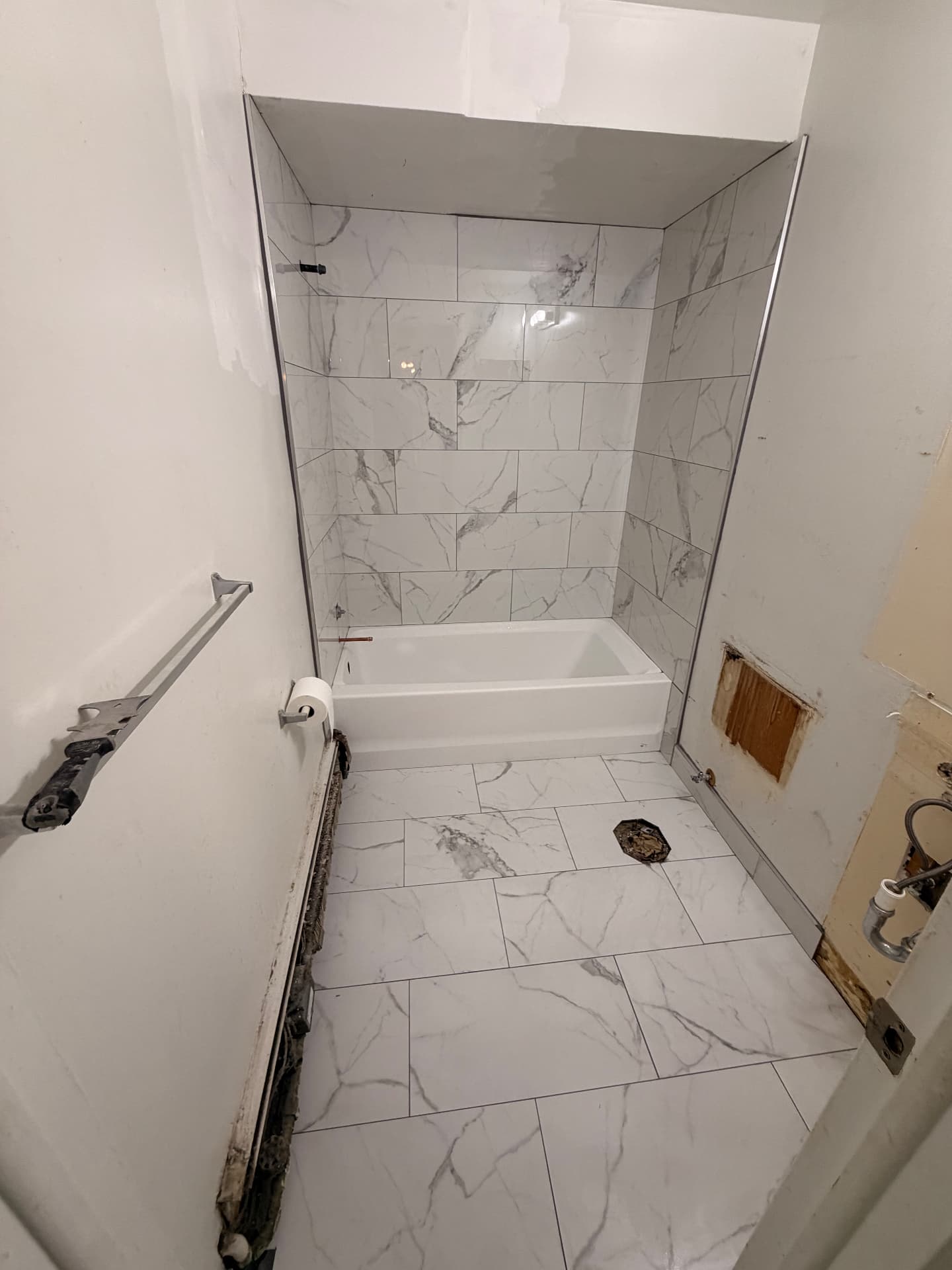 Marble-Look Tub Surround